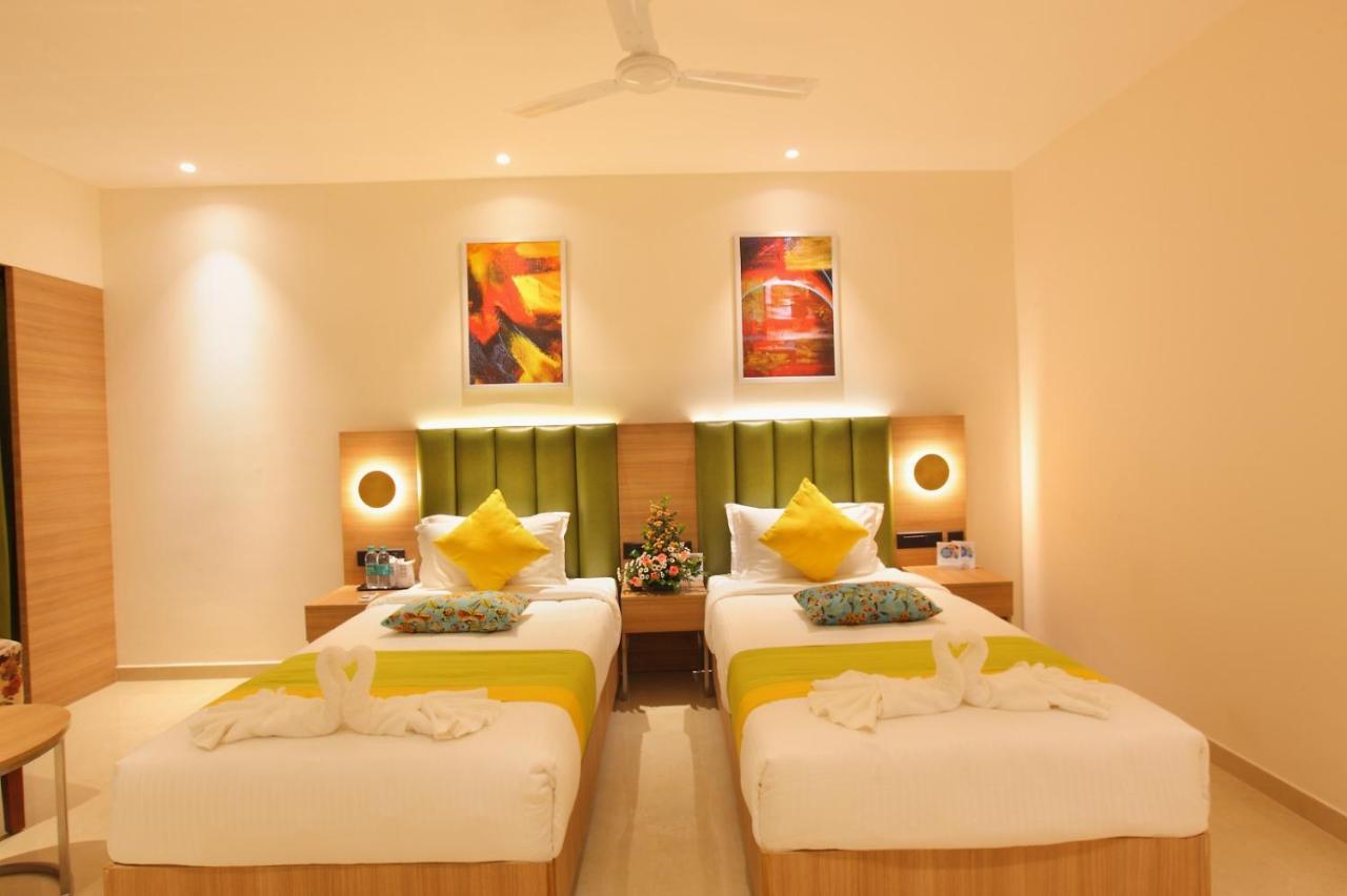 The Grand Ambassador Hotel Kottayam Esterno foto