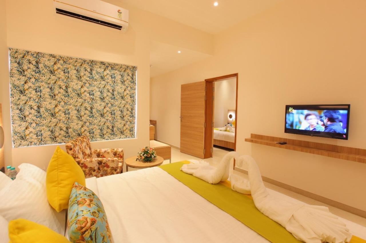 The Grand Ambassador Hotel Kottayam Esterno foto