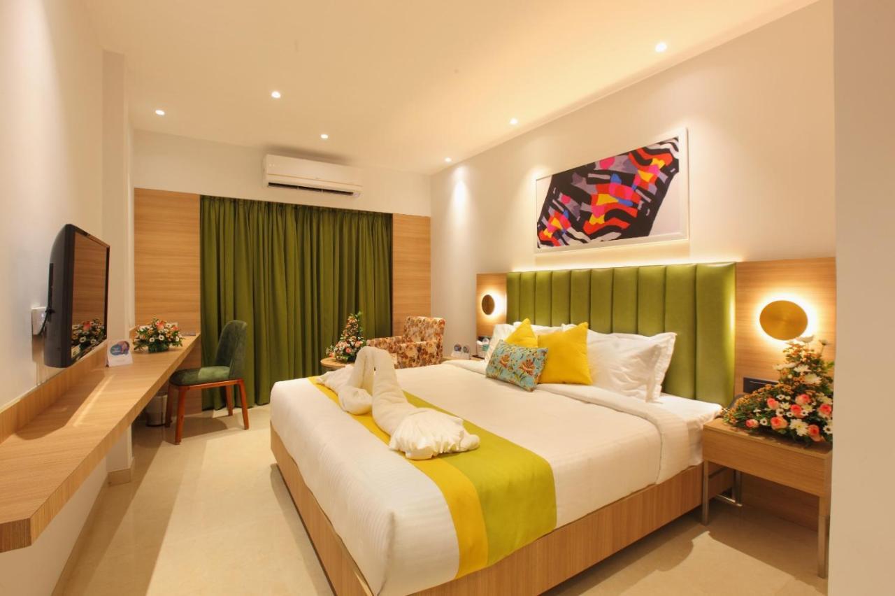 The Grand Ambassador Hotel Kottayam Esterno foto