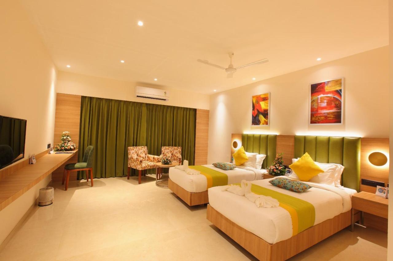 The Grand Ambassador Hotel Kottayam Esterno foto