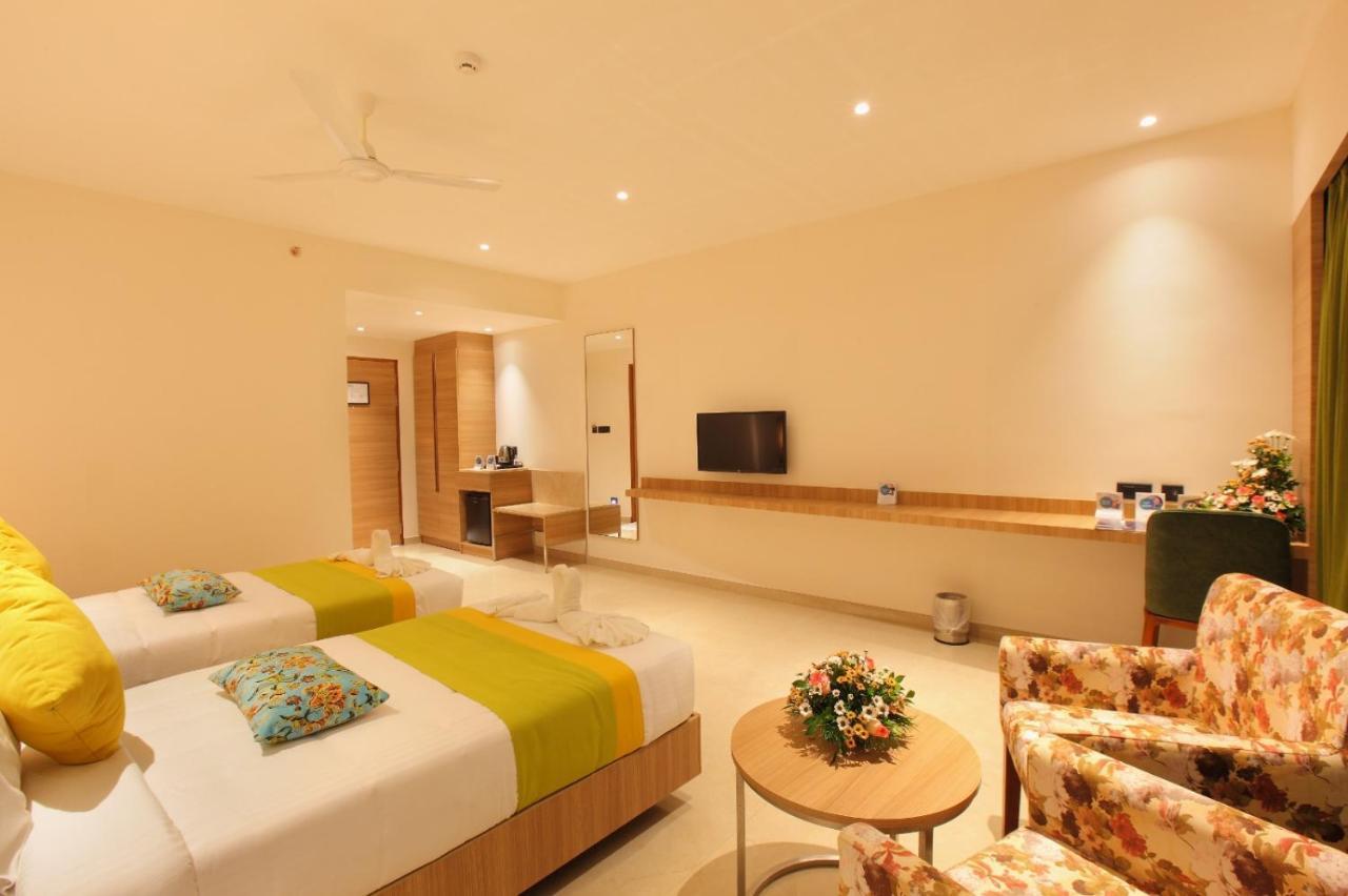 The Grand Ambassador Hotel Kottayam Esterno foto